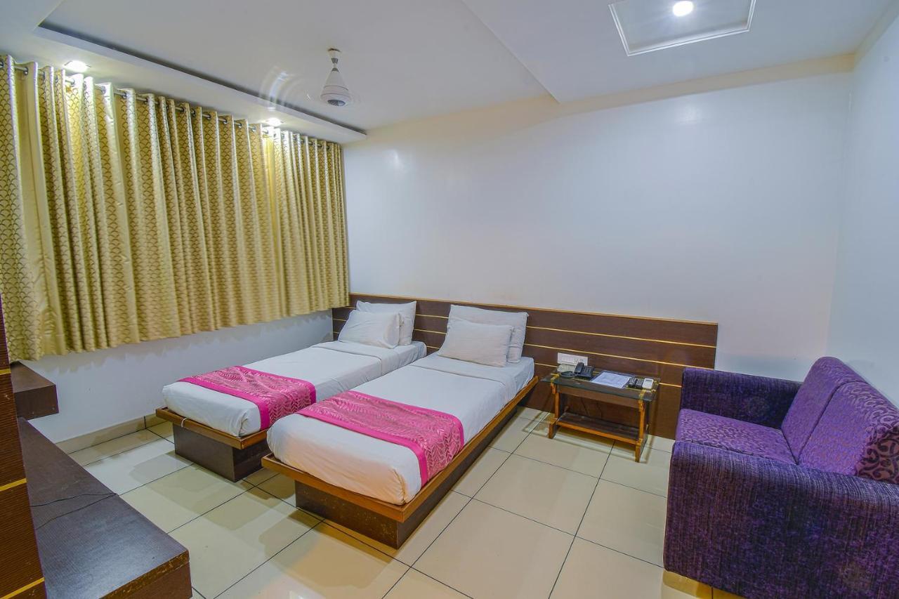 Hotel Radiant Kolhapur Esterno foto
