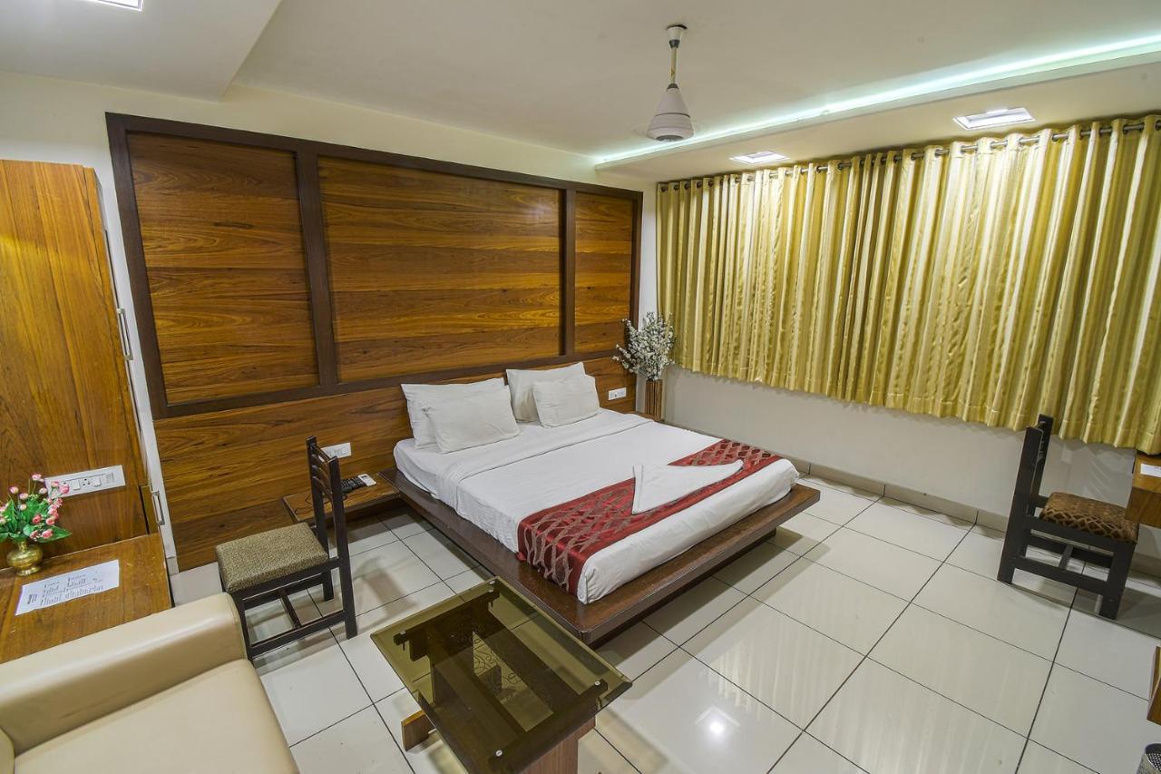 Hotel Radiant Kolhapur Esterno foto