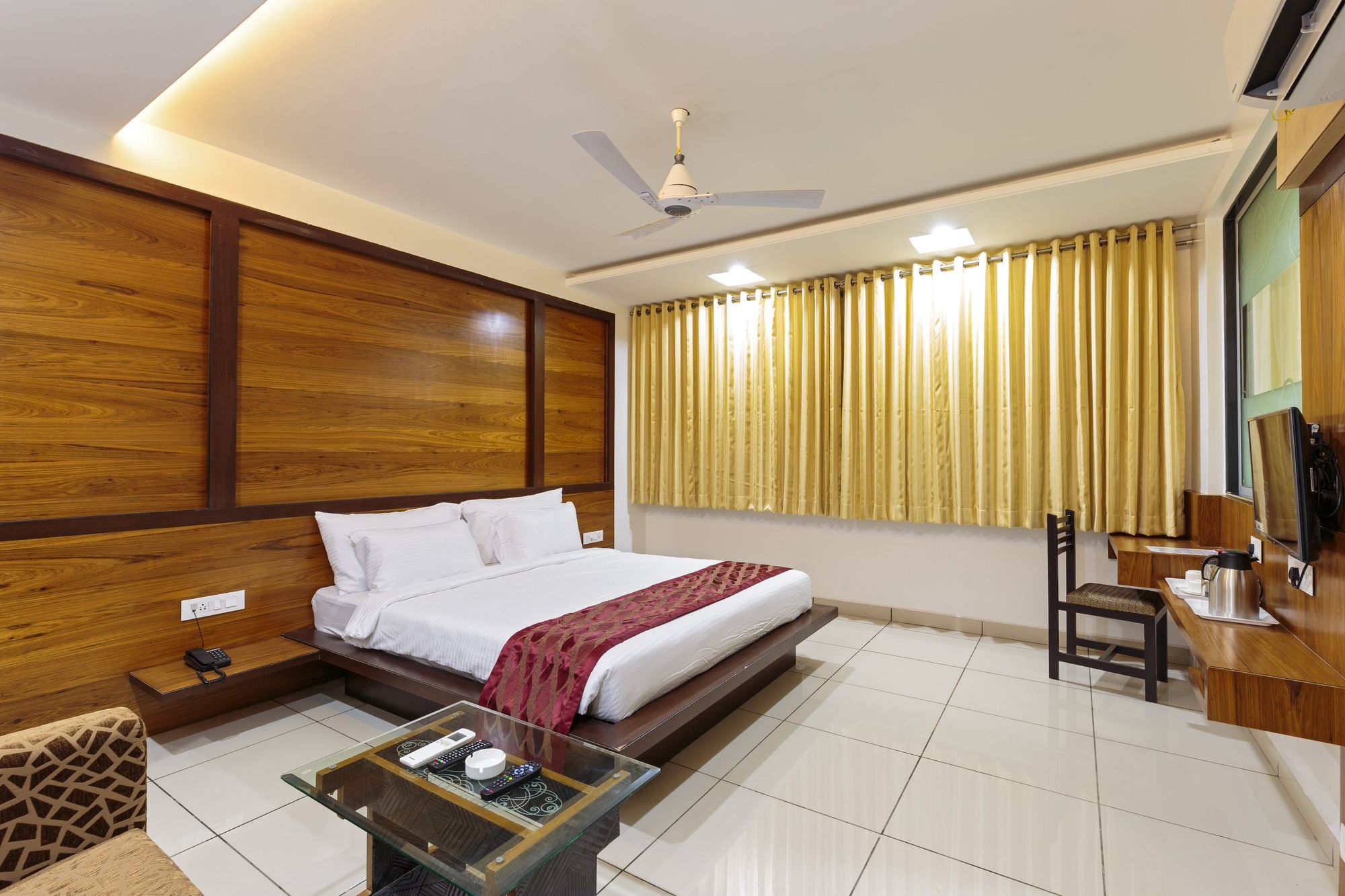 Hotel Radiant Kolhapur Esterno foto